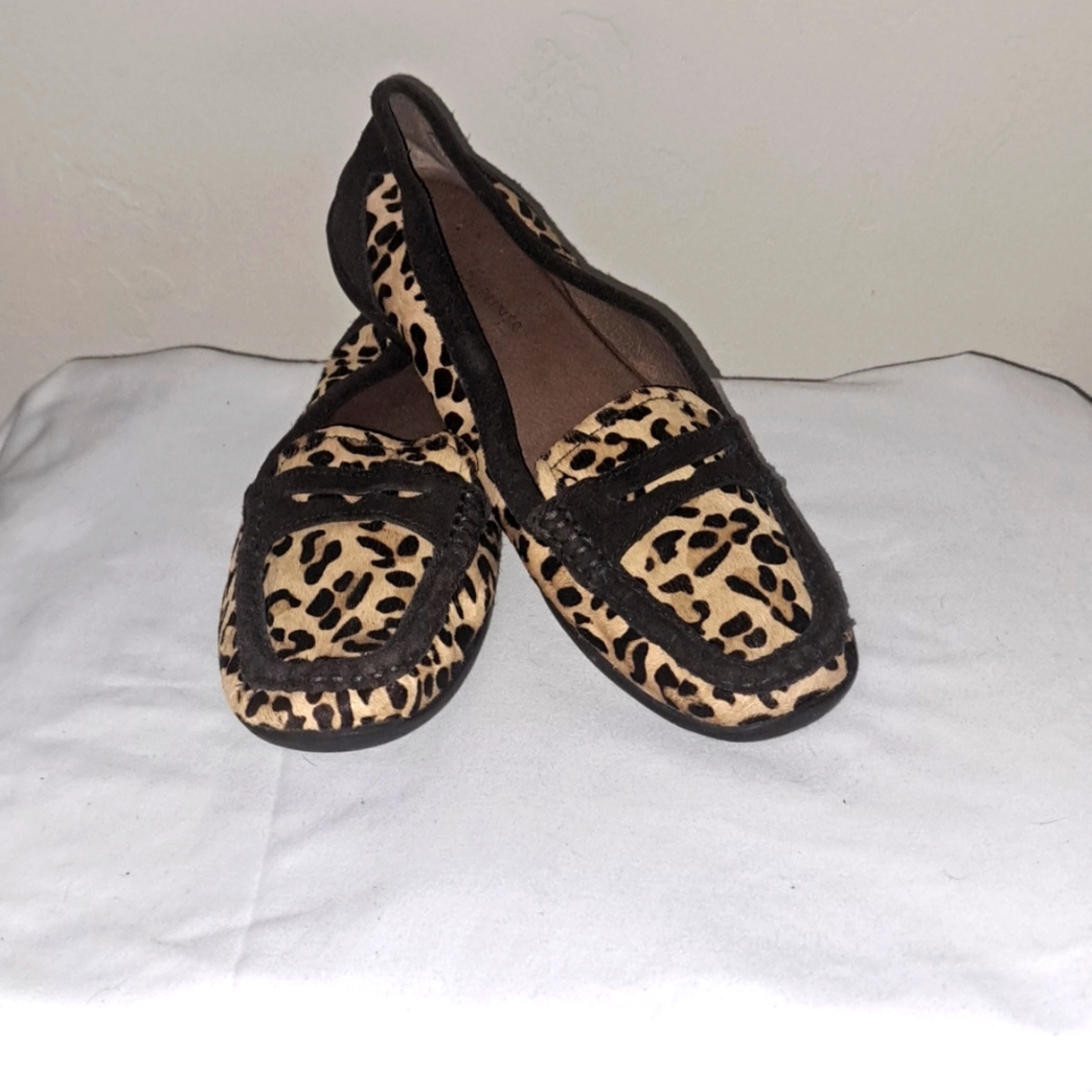 Donald Pliner calf hair Vegga flats in cheetah print sz 9.5